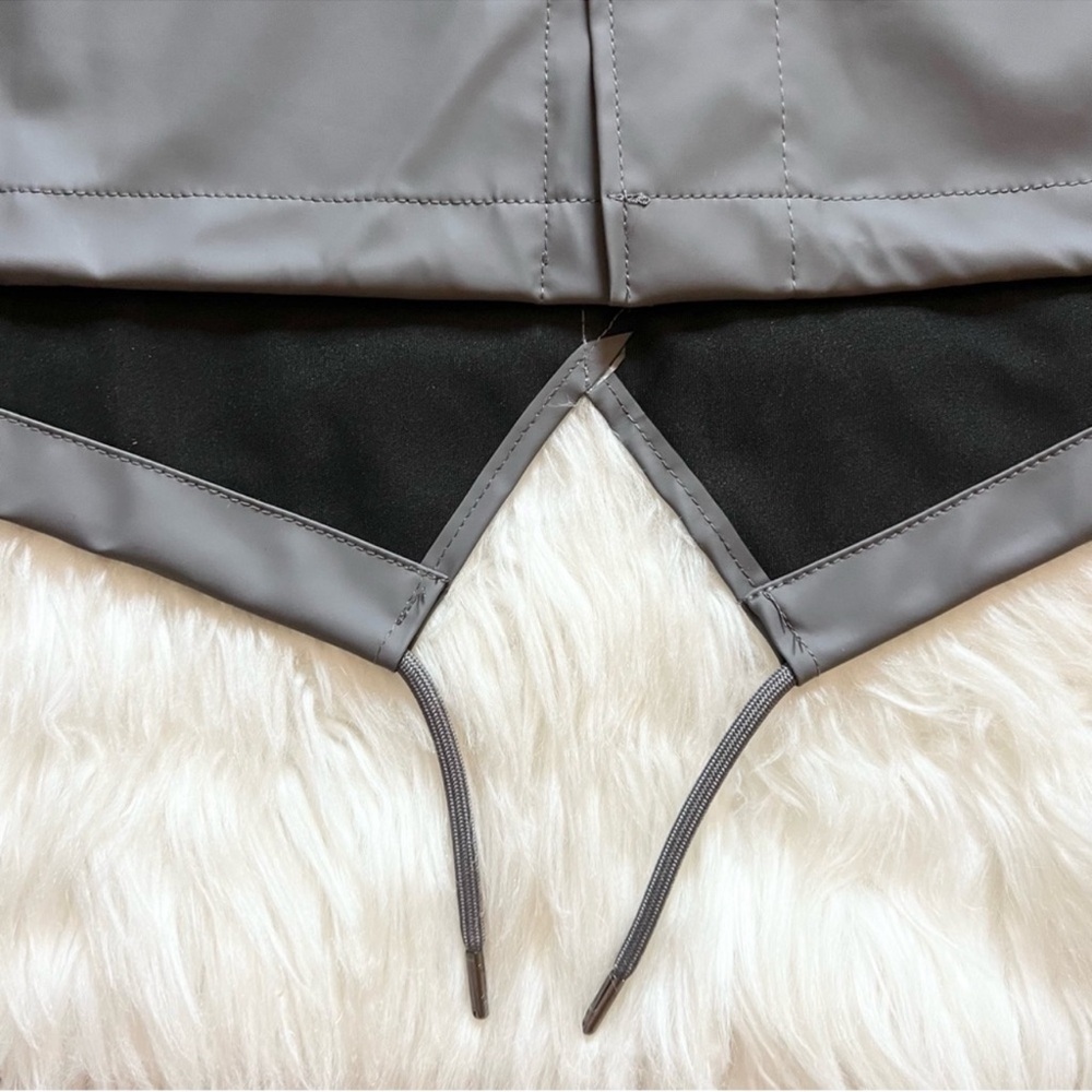 New! RAINS Fishtail Drawstring Hood Coated Parka - Picture 9 of 12